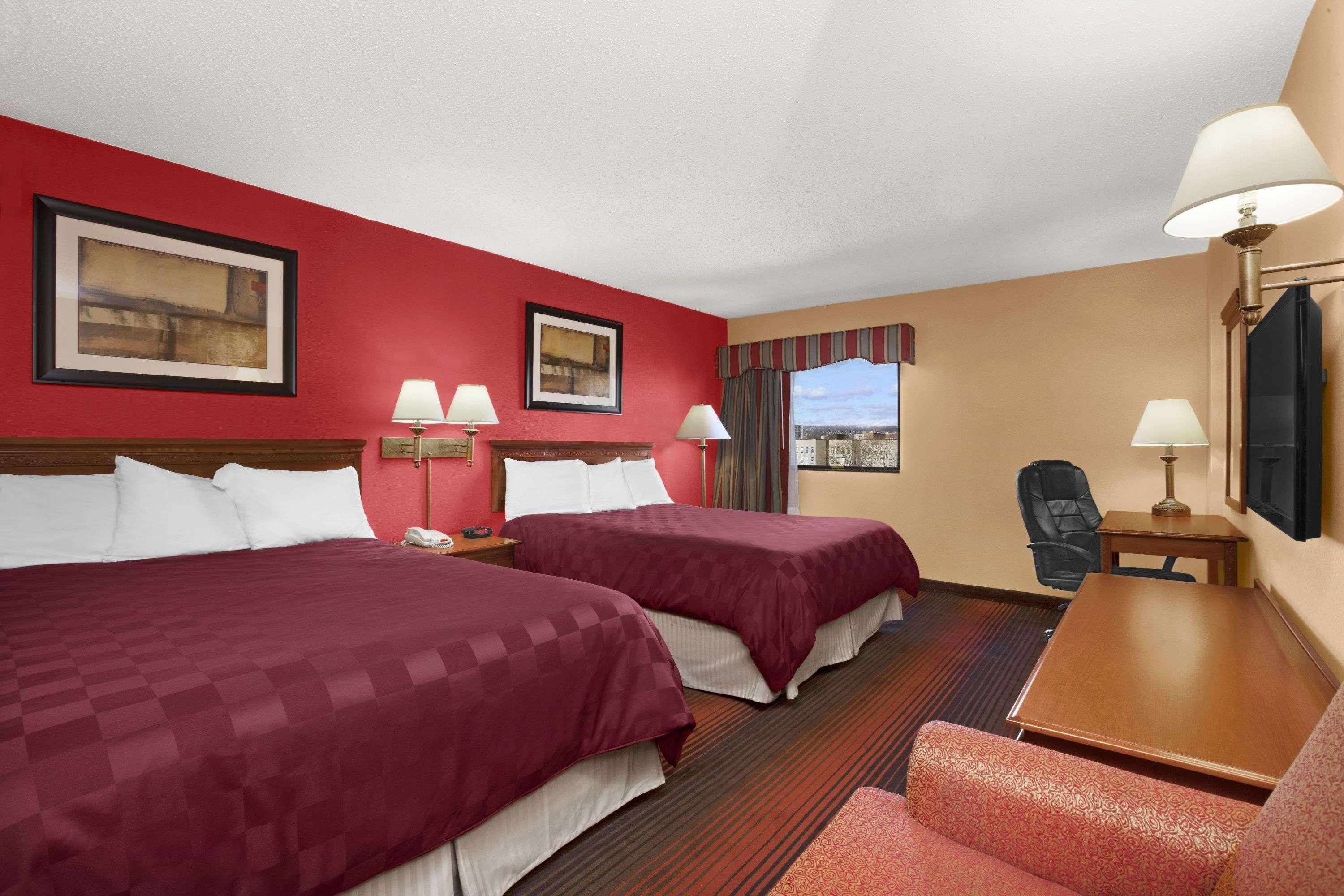 Ramada By Wyndham East Orange Hotel Exterior photo