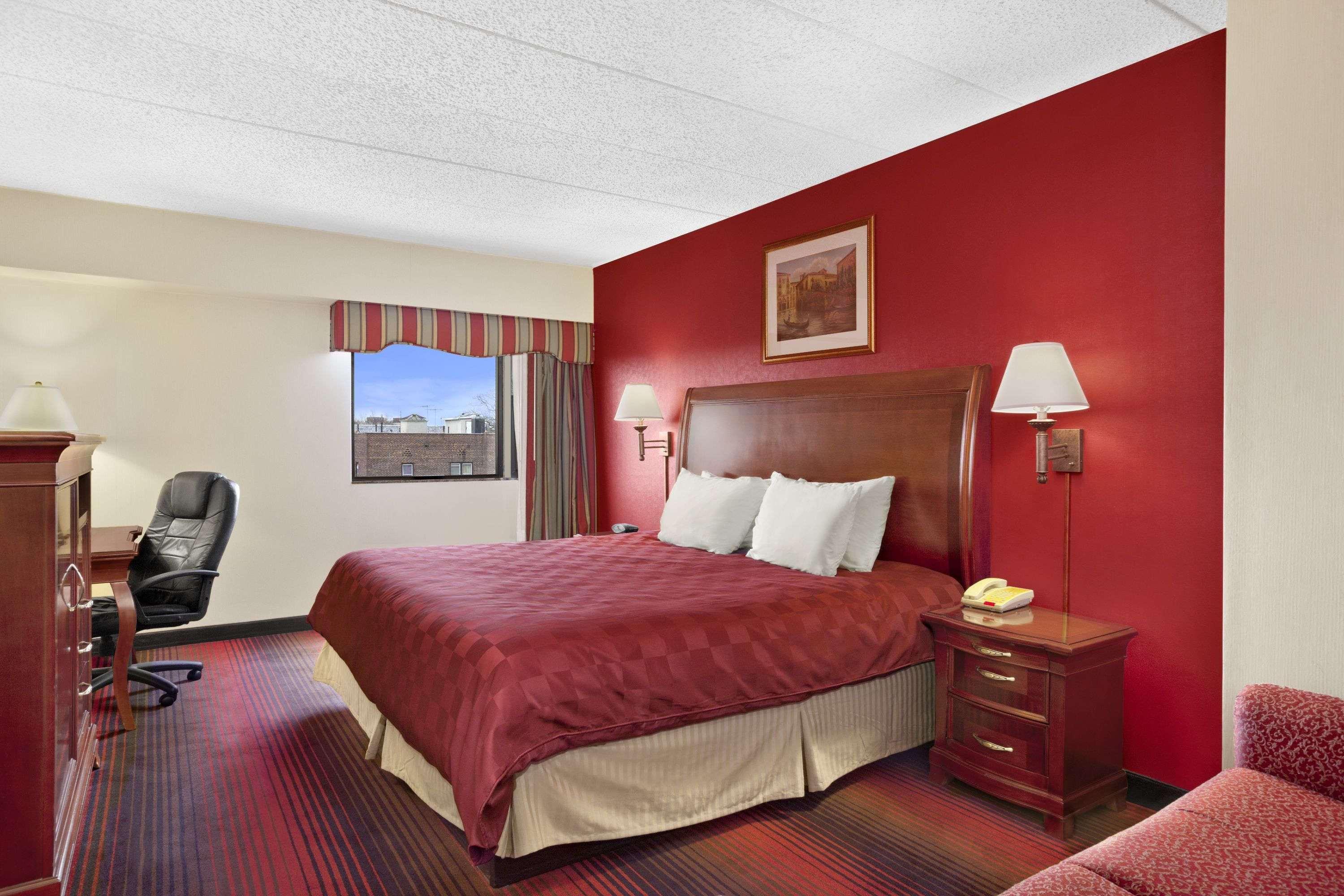 Ramada By Wyndham East Orange Hotel Exterior photo
