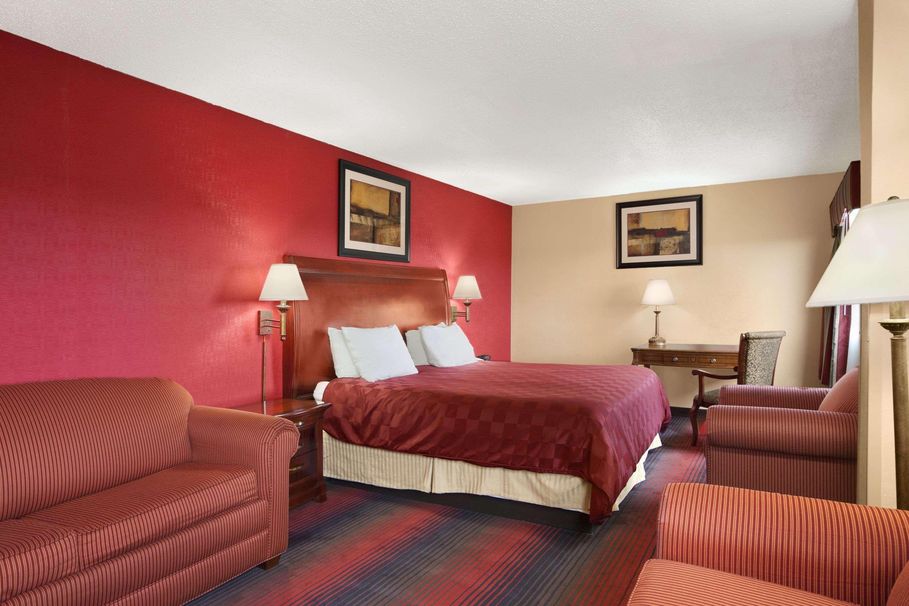 Ramada By Wyndham East Orange Hotel Exterior photo
