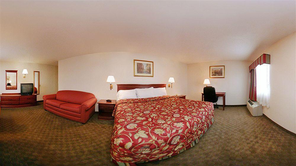Ramada By Wyndham East Orange Hotel Exterior photo